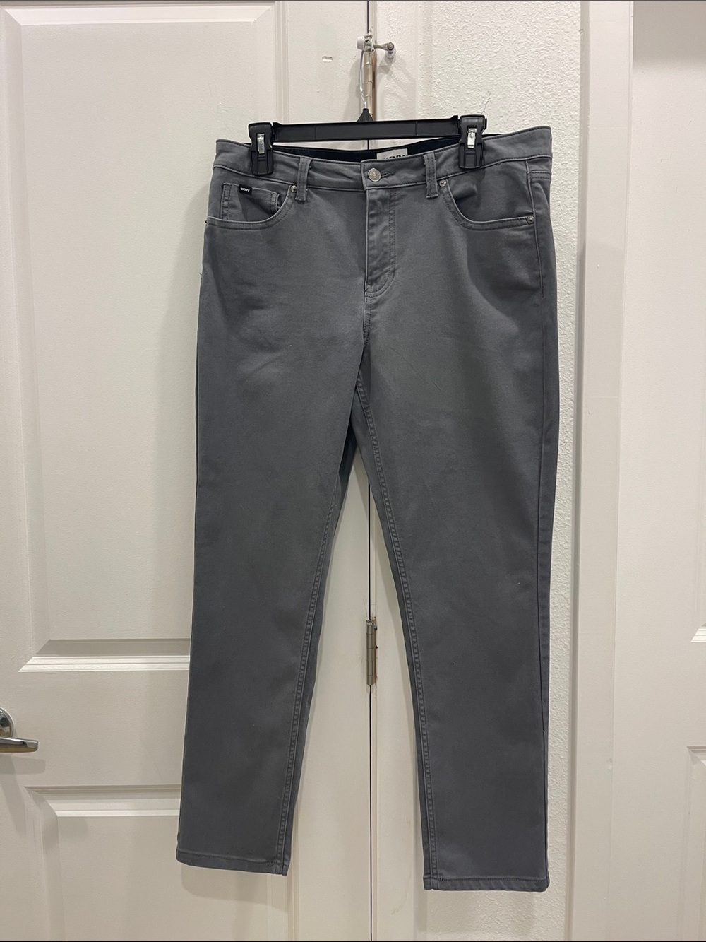 DKNY Gray Straight-Leg Men’s Pants Stanton, slim fit. 33/30